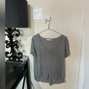 3/$25 Wilfred grey Thin cozy tee shirt
